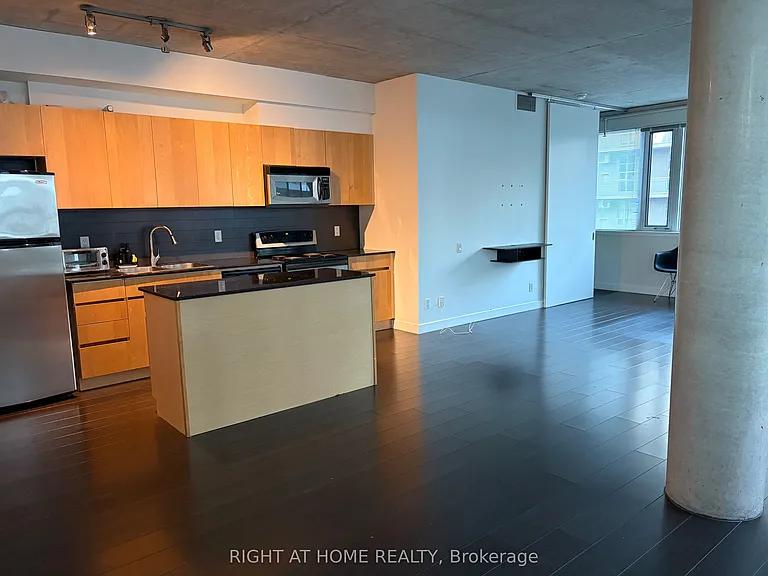 38 Niagara St #304 — Photo 6