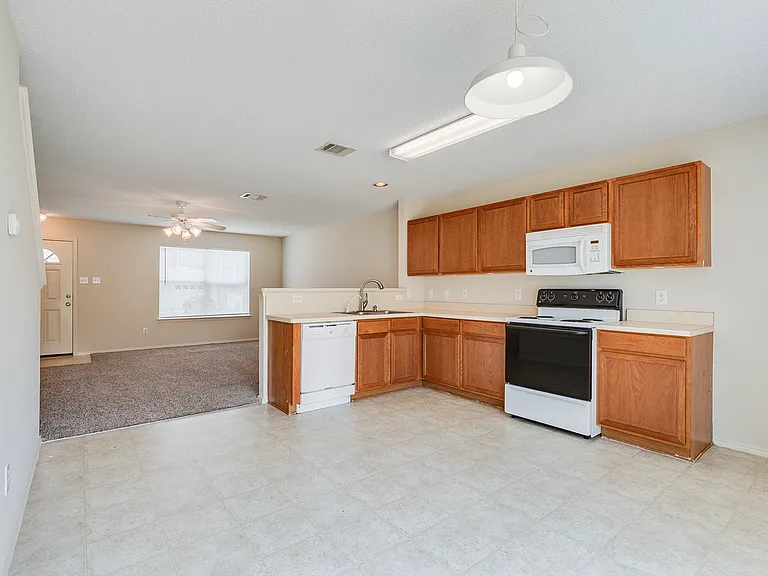 2920 Pima Ln — Photo 2