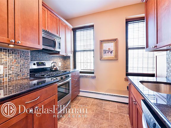 3rd image of 353 W 53rd St APT 4W