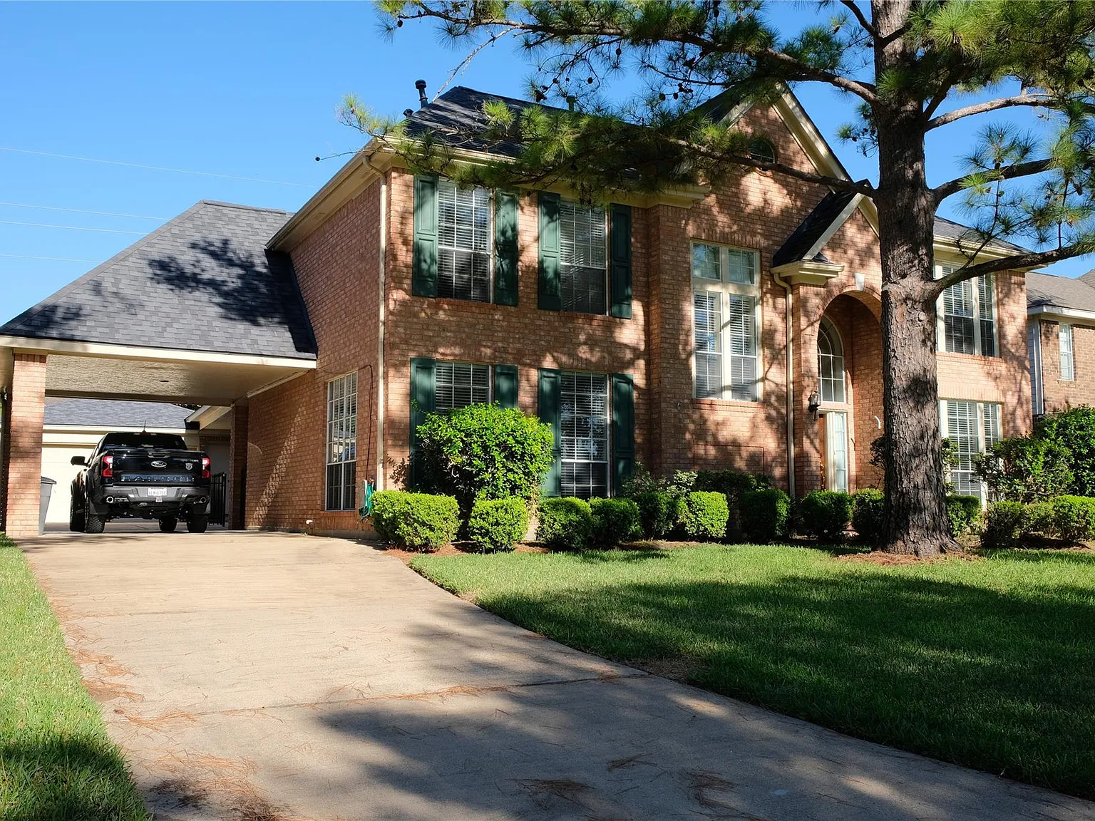 4 bed, 2.5 bath, 2445 sqft, $2,800 — Photo 2