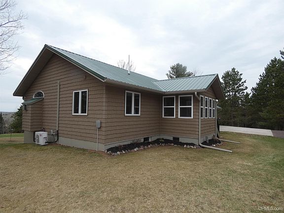 3rd image of 15659 Shively Rd