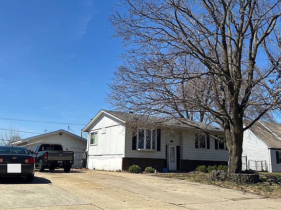 3rd image of 129 Cedarwood Ave