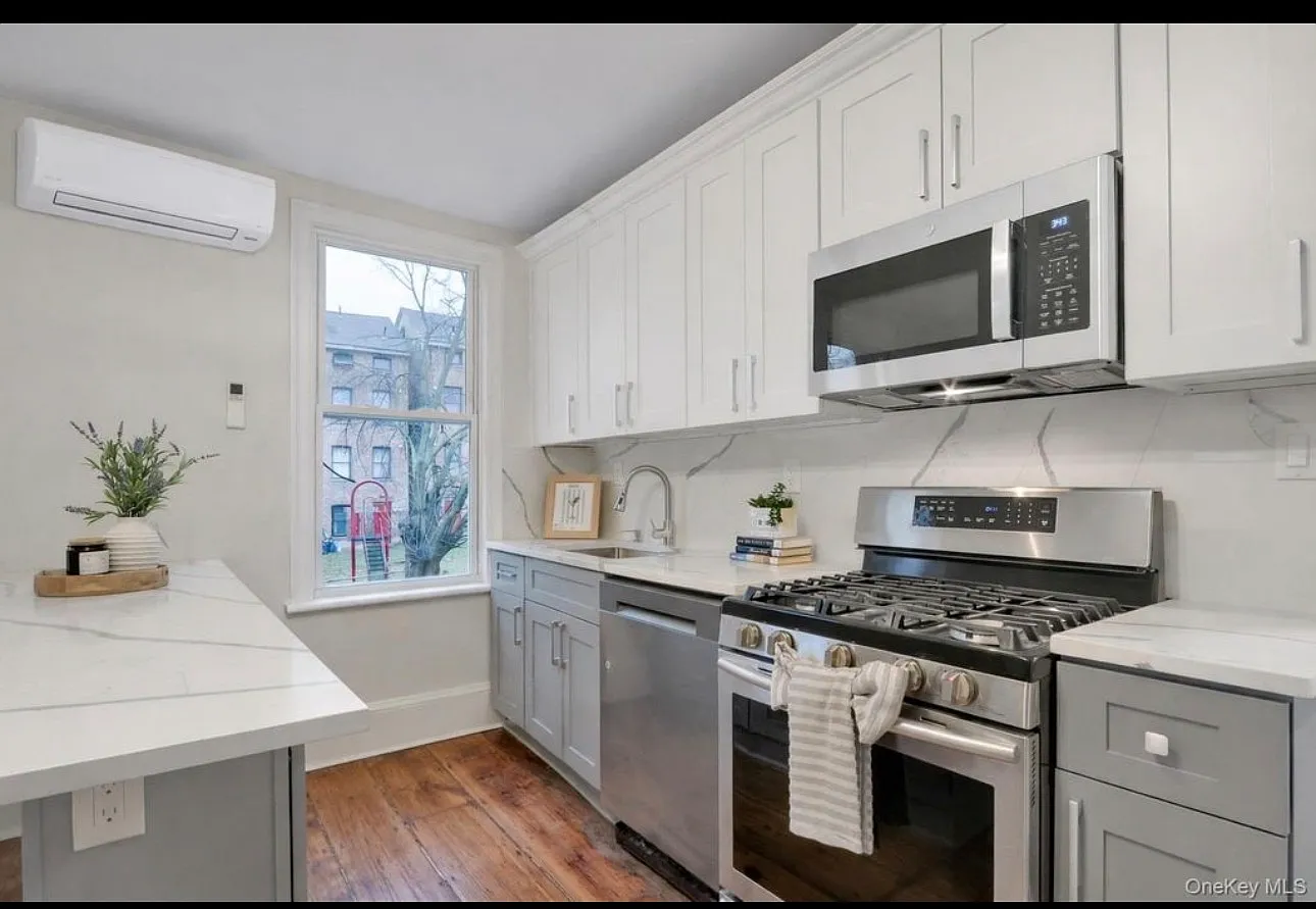 3 bed, 1400 sqft, $2,275 — Photo 1