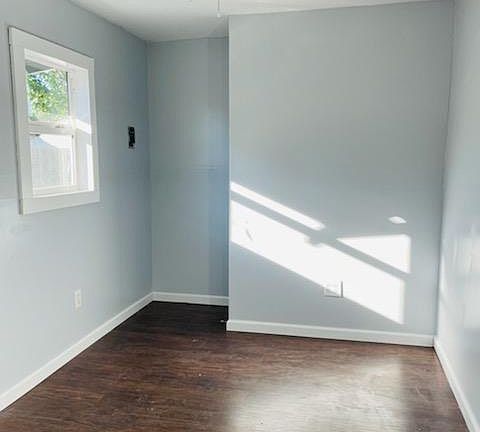 5th image of 2815 Curtis Ave