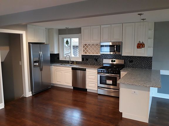 4th image of 15221 Blackstone Ave