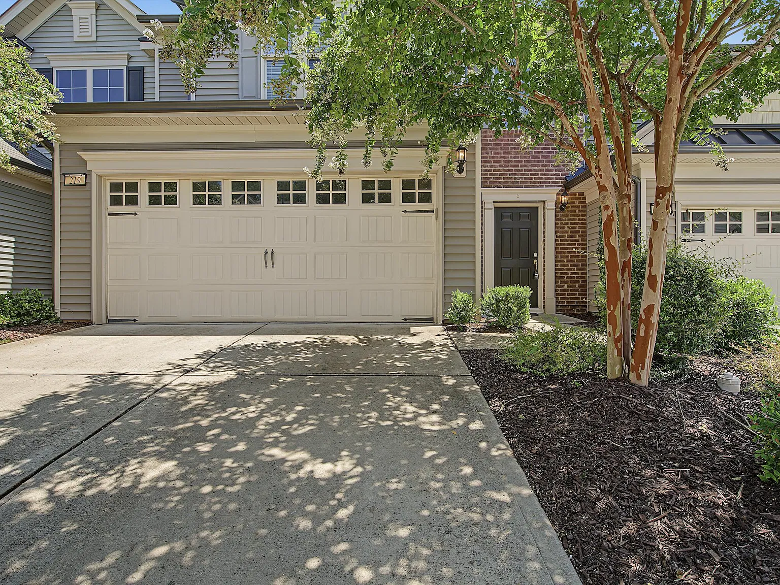 3 bed, 2.5 bath, 1870 sqft, $2,250 — Photo 3