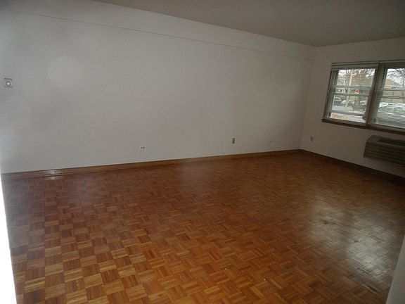 3rd image of 4919 Enfield Ave APT 1
