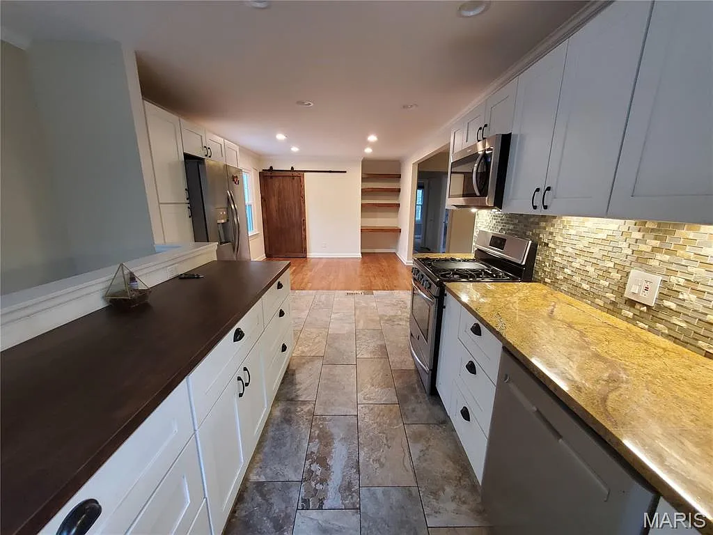 2 bed, 1.0 bath, 1142 sqft, $2,000 — Photo 4