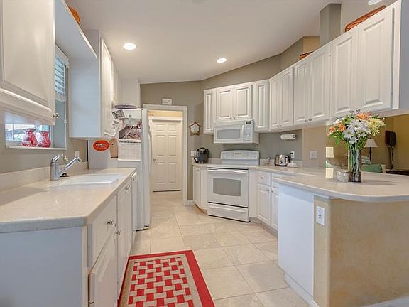 4th image of 11938 Delfina Ln
