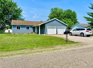17941 N Oak Ridge Ave, Marshall, IL 62441