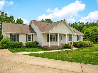 122 Rustling Oaks Dr, Sparta, TN 38583