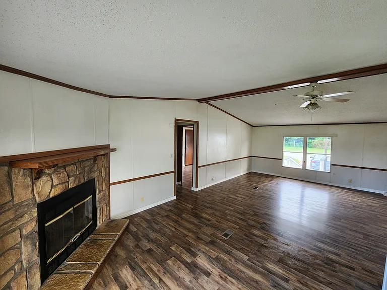 150 Lone Star Ln — Photo 3