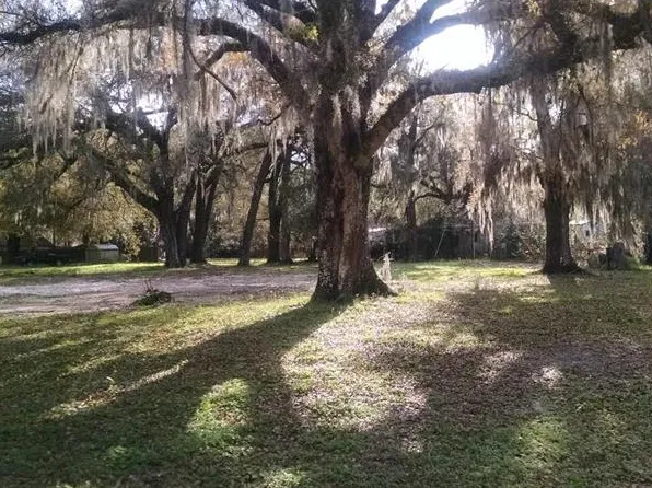 512 N West St, Bushnell, FL 33513