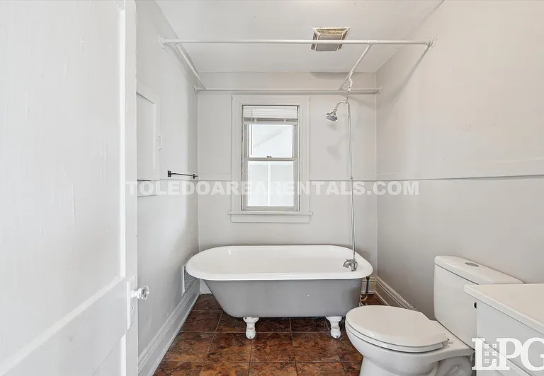 340 E Lake St — Photo 14