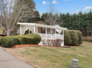 109 Pastureview Dr, Franklin, NC 28734