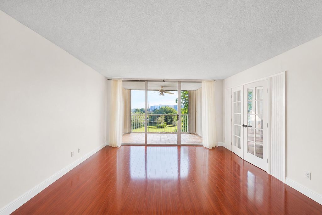 2901 S Palm Aire Drive #609, photo 4