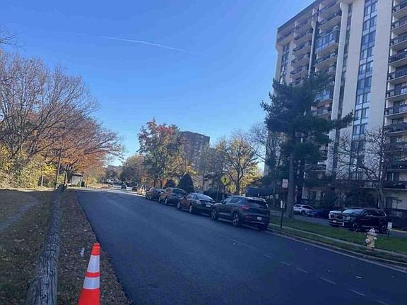 Exterior Neighborhood (street photo)