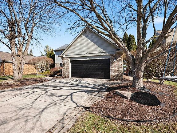 2nd image of 48088 Greenbriar Dr