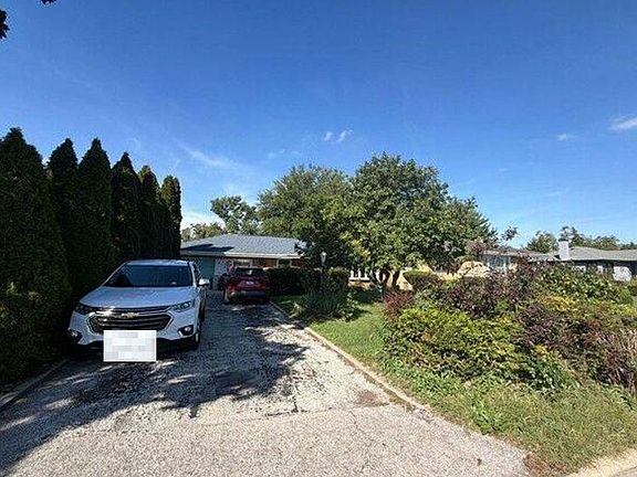 3rd image of 412 Buckthorn Ln