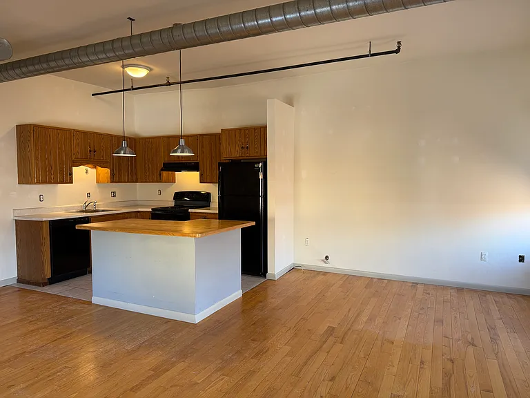 28 Ridge St #4 — Photo 3