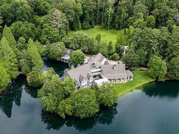 5501 Long Island Dr NW, Sandy Springs, GA 30327