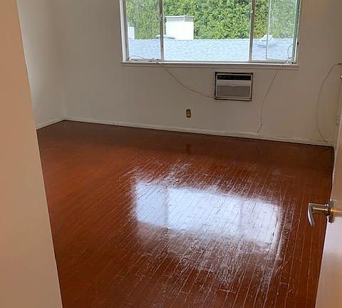 4th image of 144 S Bedford Dr APT 7