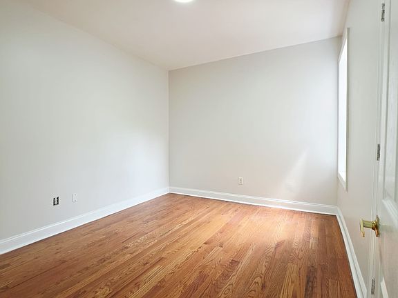3rd image of 162 Bergen Ave APT 3A