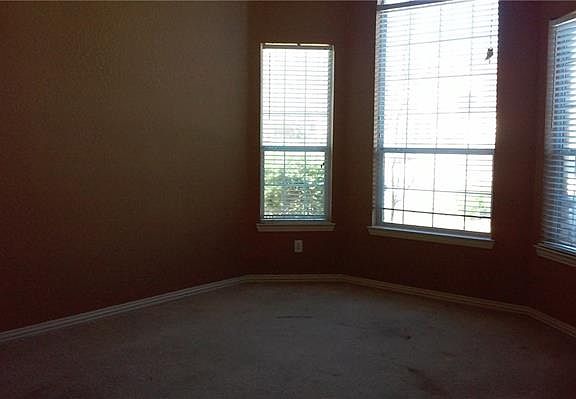 4th image of 2905 Willowdale Ct