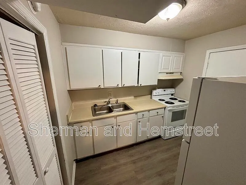 2 bed, 1.5 bath, 1056 sqft, $875 — Photo 4