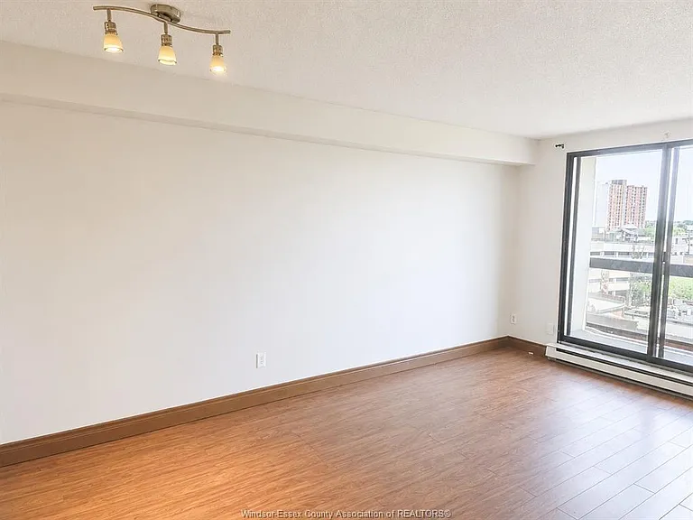 150 Park St W #711 — Photo 3