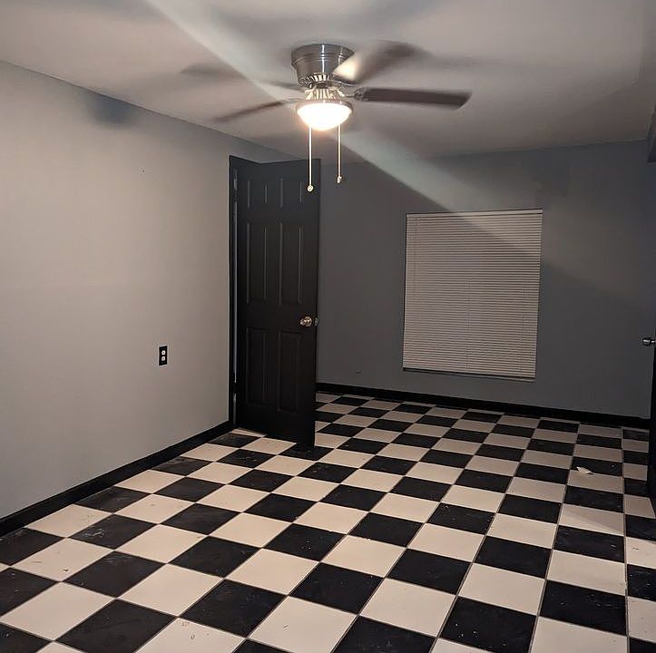 1st image of 105 E Adoue St #2
