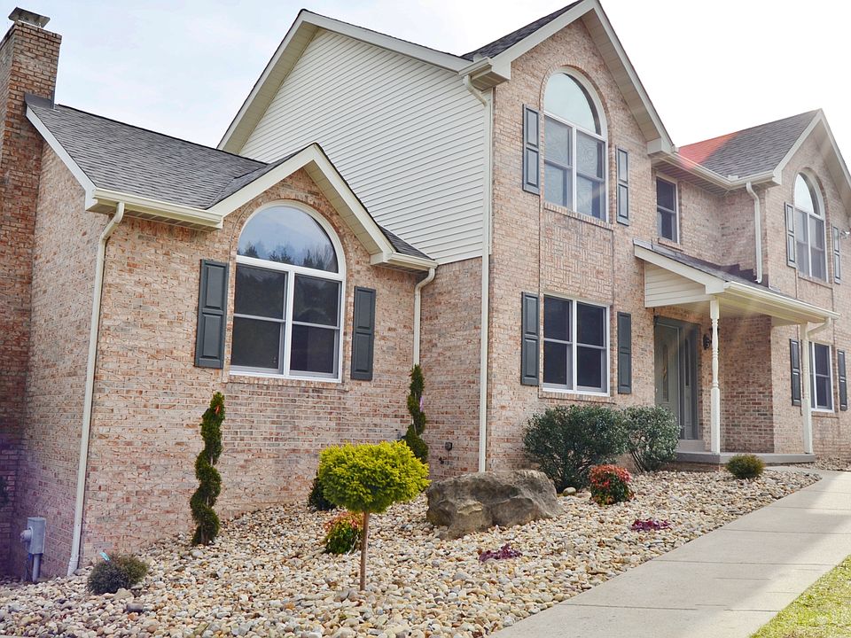 1st image of 40 Country Farm Ln