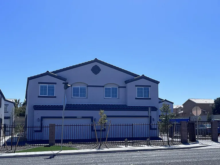 8021 W Vegas Dr — Photo 2