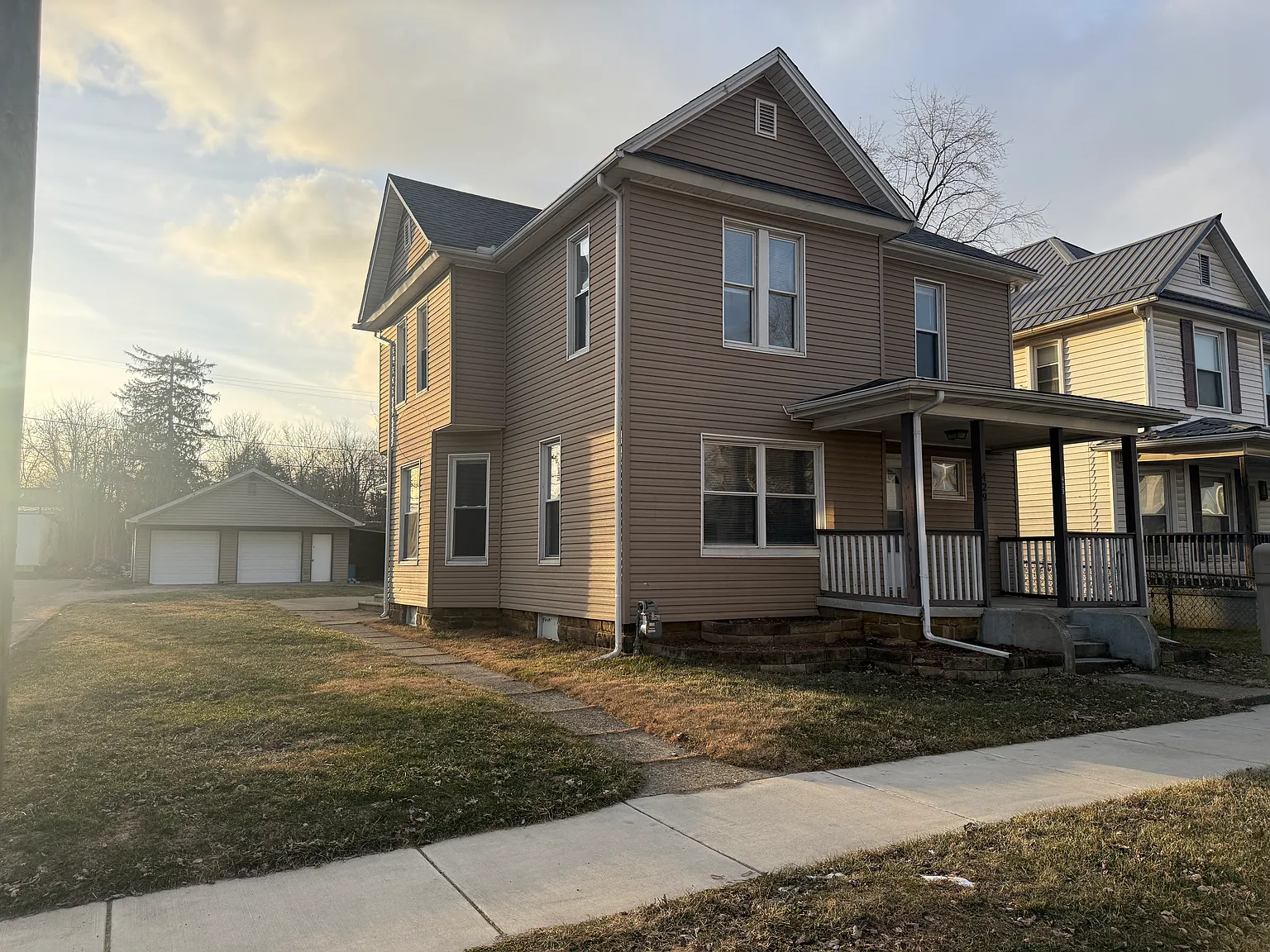429 Maple Ave photo 1