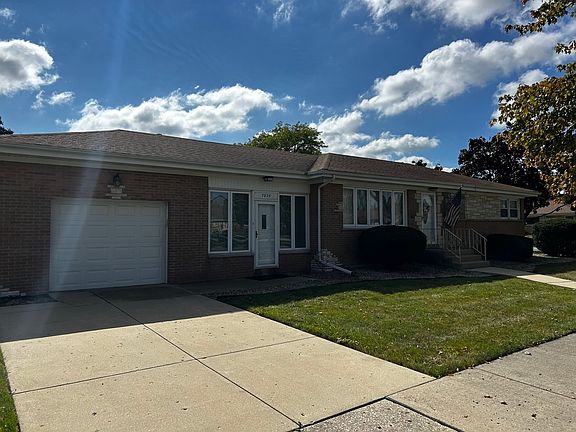 4th image of 7825 N Oleander Ave