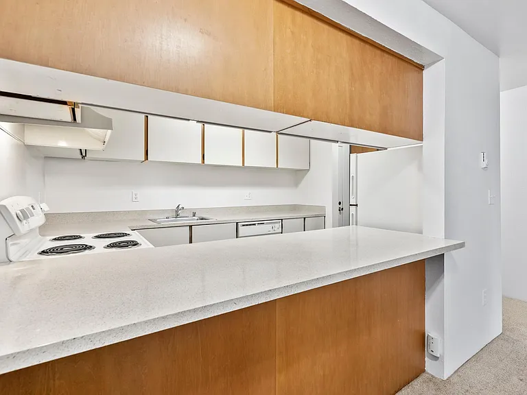 Michelle Apartments — Photo 28