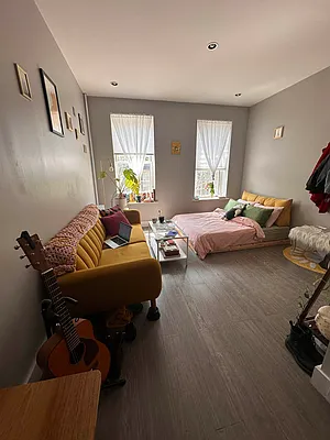 Rented by R New York | media 7