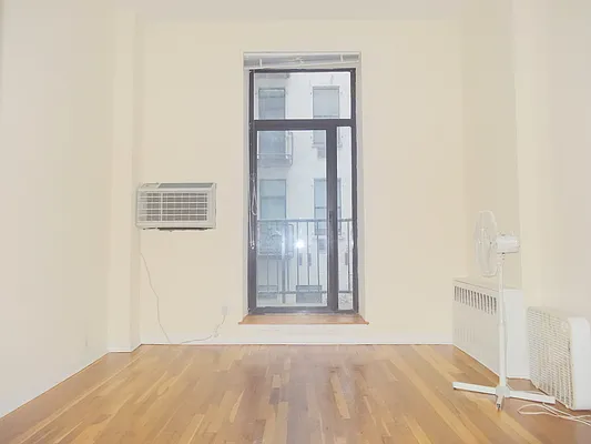 Rented by Manhattan Connection | media 15