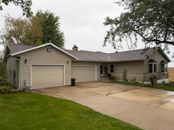 325 Becker Ave, Ossian, IA 52161