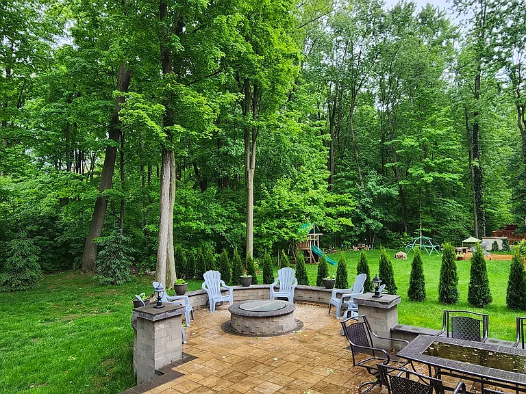 48124 Liberty Dr — Photo 34
