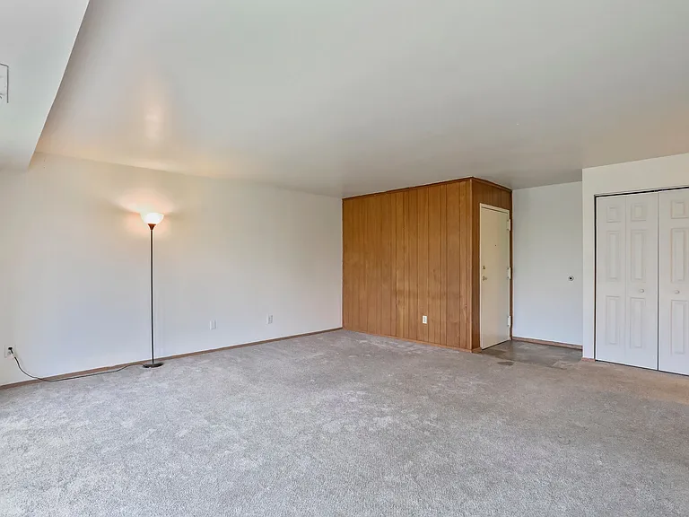 620 6th Ave — Photo 5