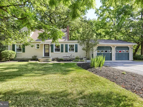 2223 Schoolhouse Rd, Middletown, PA 17057