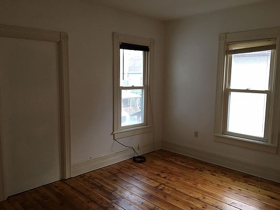 5th image of 27 Dumond St #2