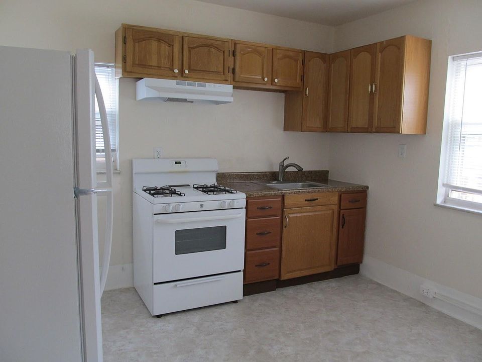 Eat-in kitchen