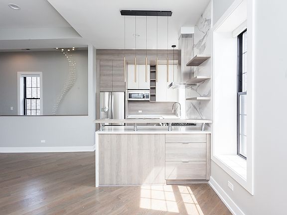 5th image of 1436 W Blackhawk St #4F