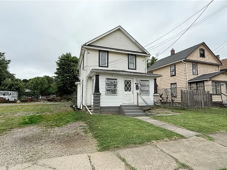 1433 Kenmore Blvd — Photo 3