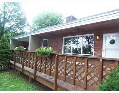 2333 Woodland Ave SW photo 1