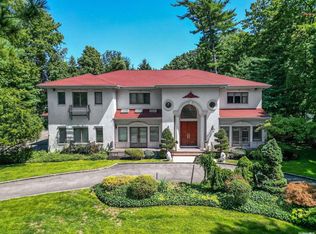 9 East Rd, Great Neck, NY 11024