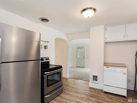 5th image of 2219 Viking St W
