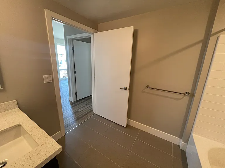 569 W Date St #502 — Photo 5